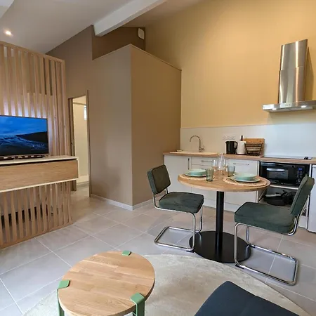 Confort à Avec Terrasse, Proche Transports, Idéale Pour Couples Et Bébés. - Fr-1-653-231