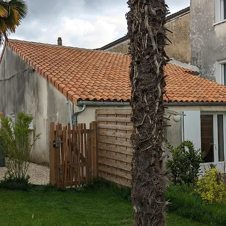 Confort à Avec Terrasse, Proche Transports, Idéale Pour Couples Et Bébés. - Fr-1-653-231 * Angoulême