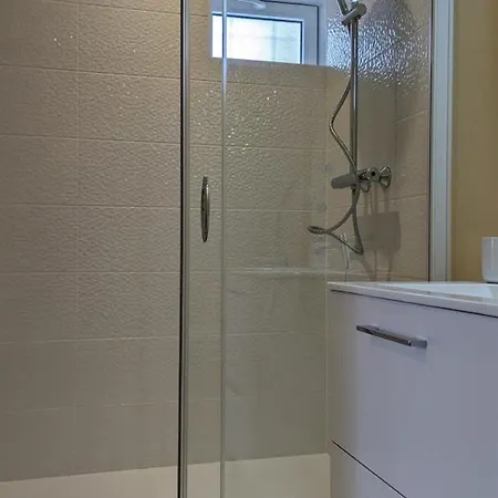 Confort à Avec Terrasse, Proche Transports, Idéale Pour Couples Et Bébés. - Fr-1-653-231 *